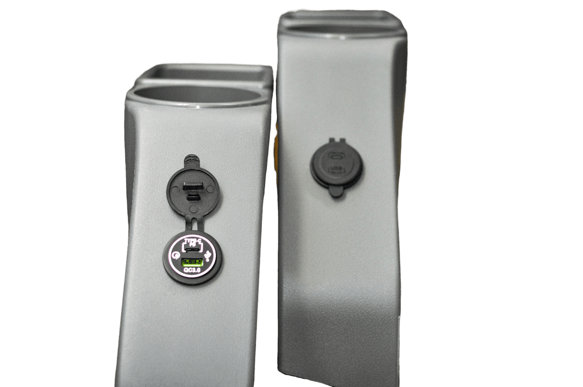 LC70 Rear Cupholder USB